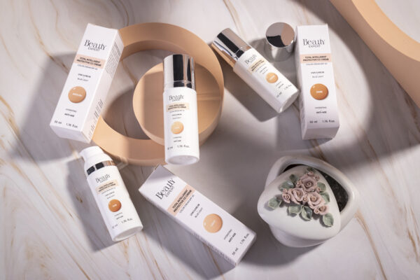 Beauty Expert sari pakub kolmes erinevas vriatsioonis jumestuskreemi, mis on olemuselt kerge, kaitseb rakke UVA/UVB, infrapuna ja sinise valgusspektri kahjulikkuse eest. Sobib ka külmal ajal kattekerremina.